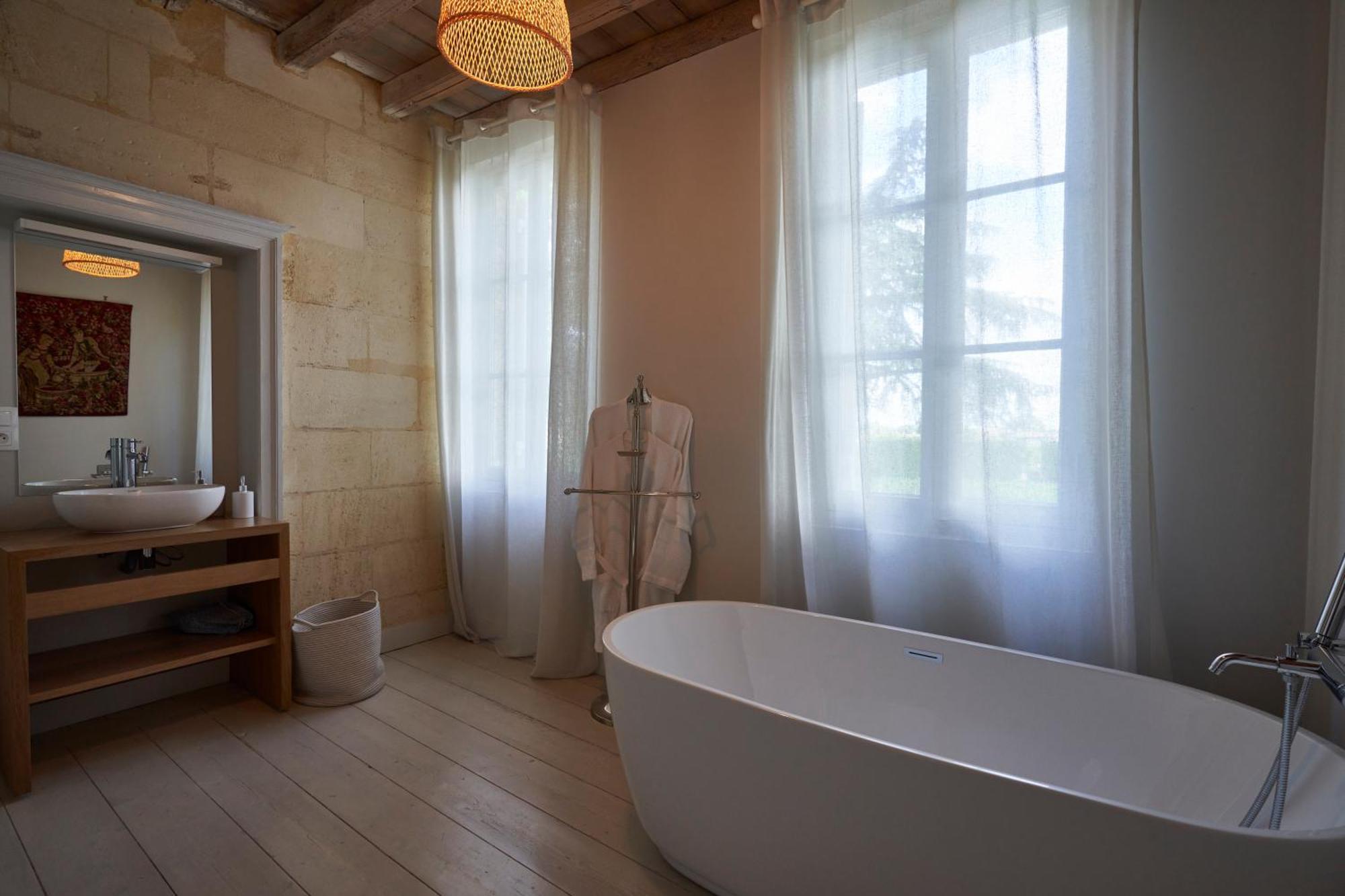 Chateau Bonalgue - Pomerol Libourne Exterior photo